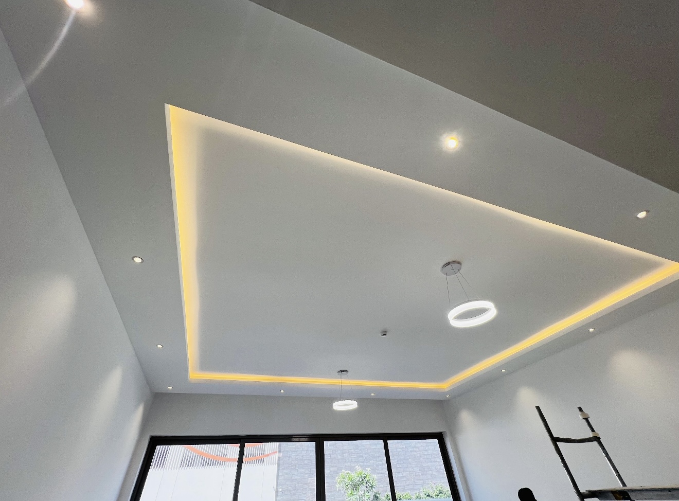 Gypsum ceiling installation work in Dubai showing modern false ceiling design with smooth finishing